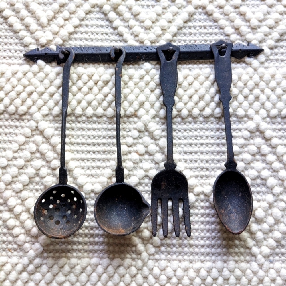 🔴SOLD🔴Wall decor rustic utensils
